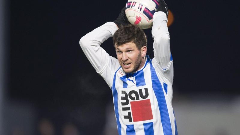 身残志坚！因意外失去左前臂，然后他成为职业足球史上第一人