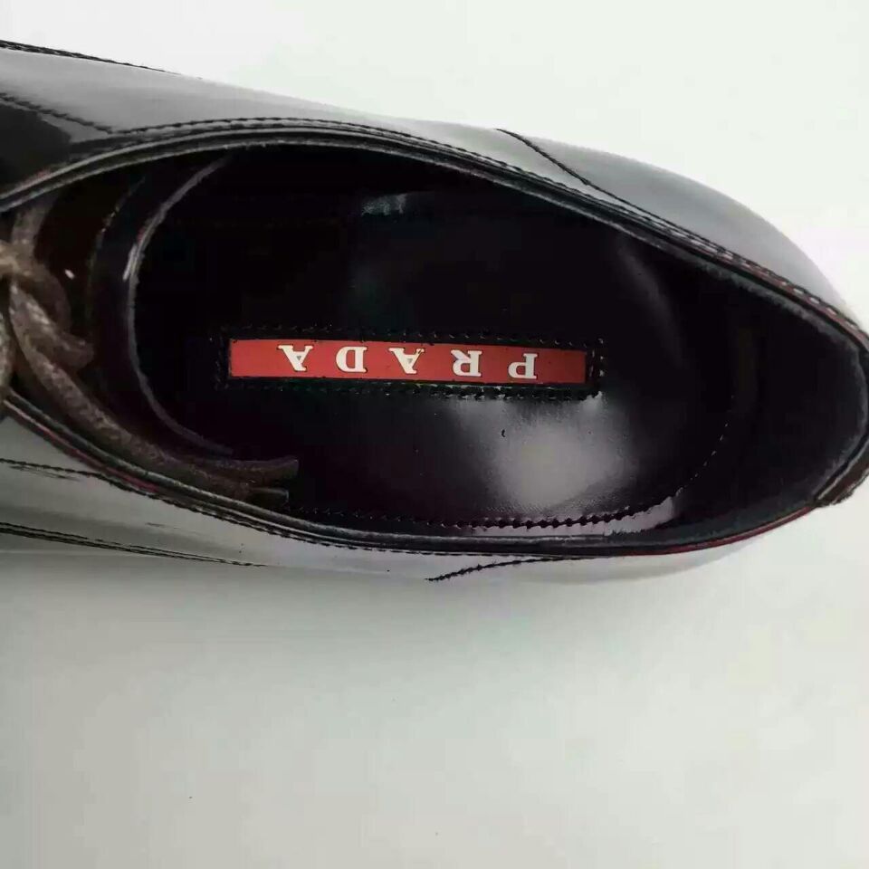 prada衣服新款主推系列 (prada中古款跟专柜款白标一样吗)