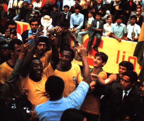 球王贝利纪录,贝利球王连过9人视频