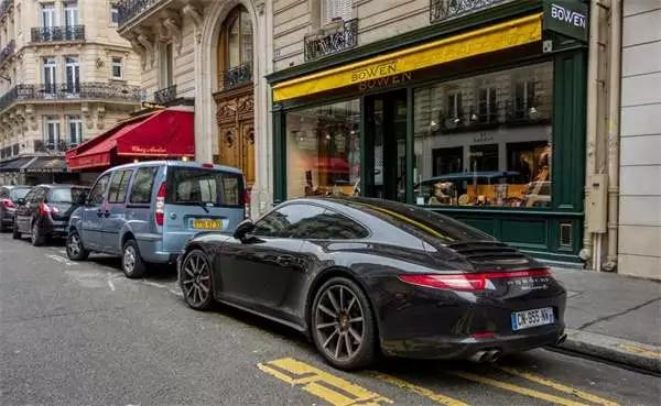 酒店枕头中间有个洞是做什么用的,酒店客房枕头都有哪些