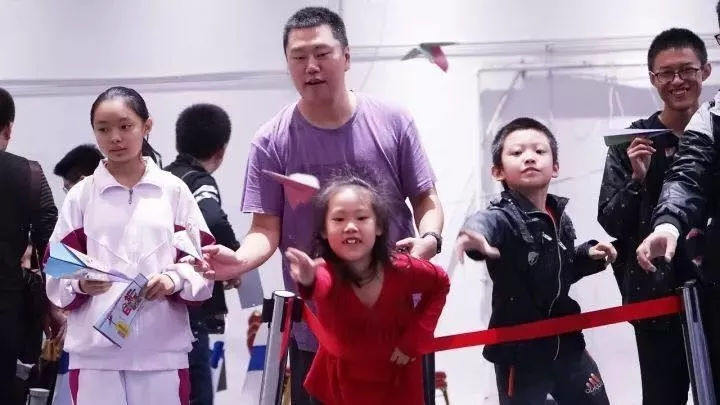 西安这个欢造节结束了熊孩子们还没有玩够