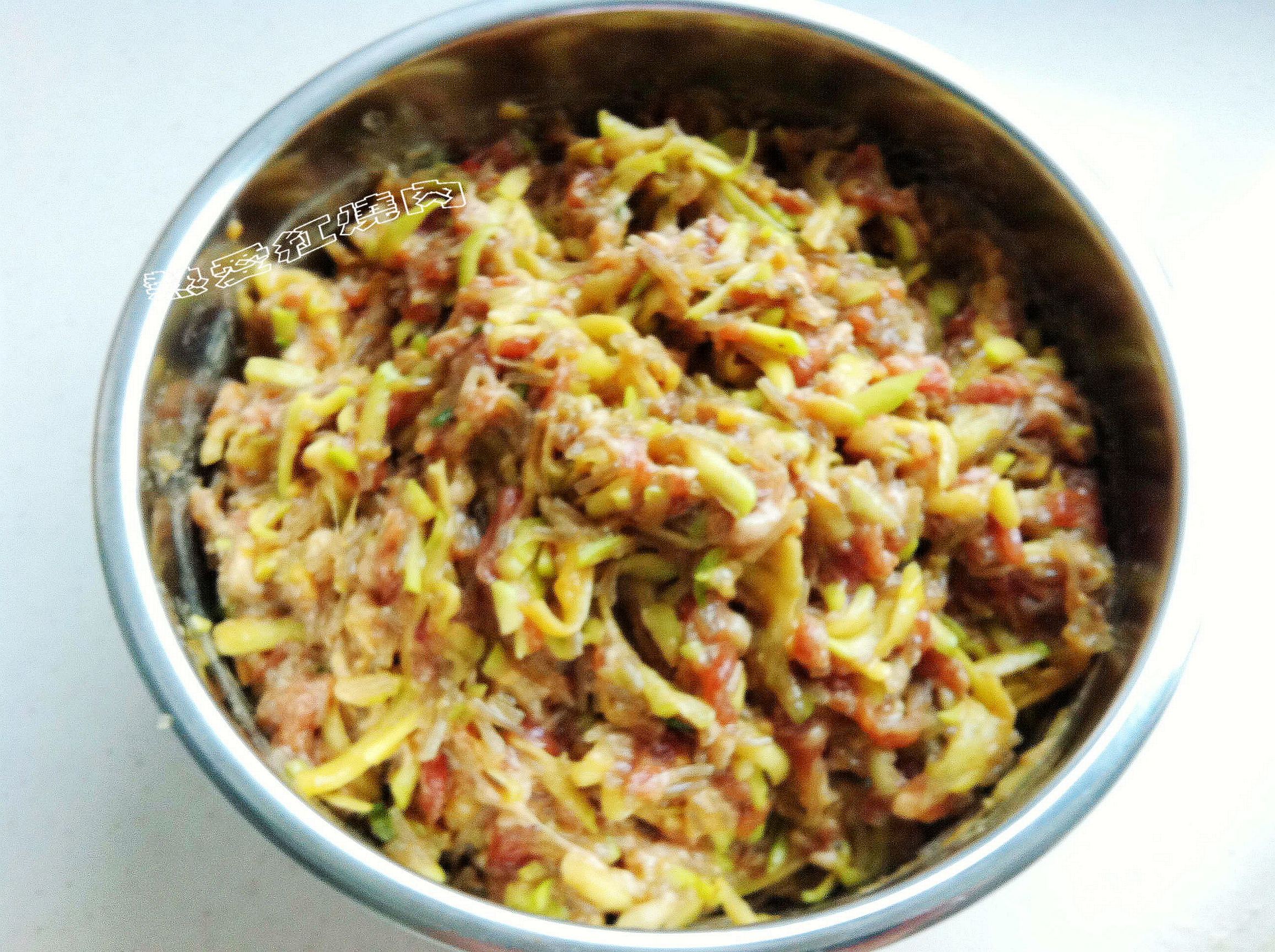 家常不用和面的包子,皮薄馅大的包子不用发面