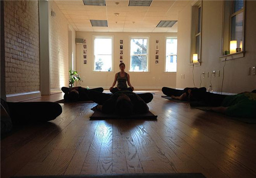 瑜伽的初步练习20式瑜伽经典动作图解