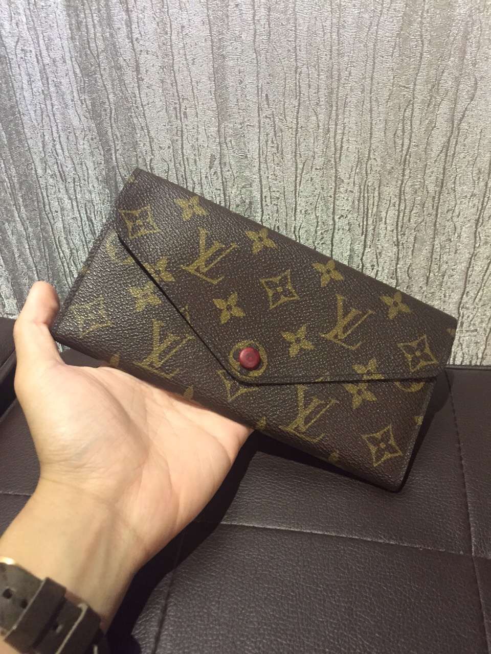 lv的鞋怎么看真假,怎么看lv真假腰包