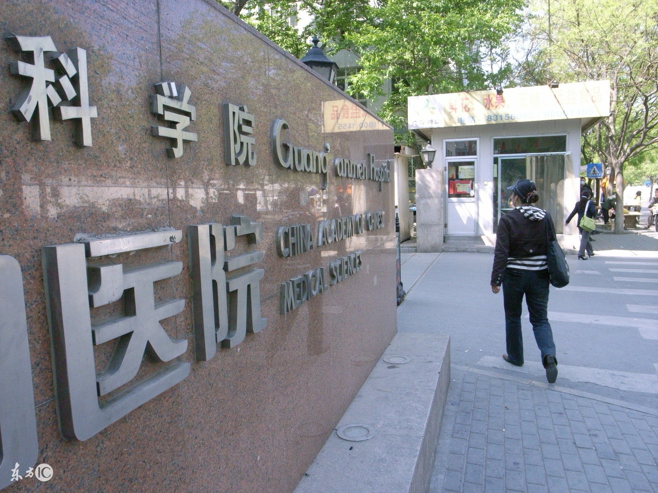 宝宝没长牙嘴巴有异味是什么原因,宝宝的嘴巴有碱性怪味