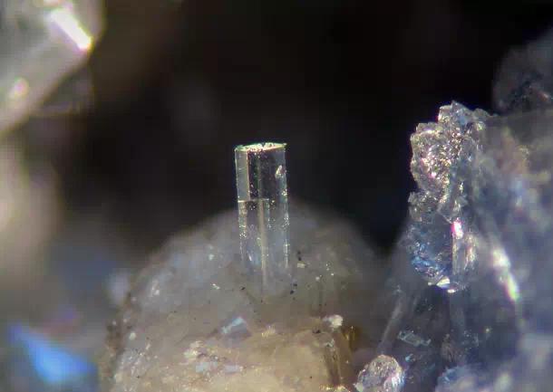 蓝宝石原矿全过程,迪拜顶级奢侈原矿宝石