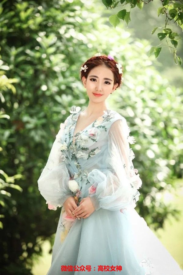 南京市十大女神，秀色可餐，章泽天能否当上市花？