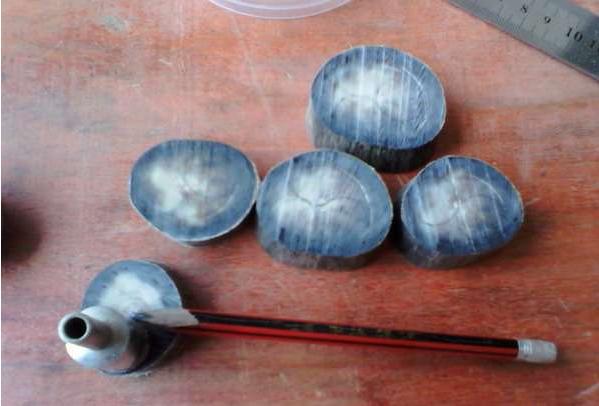 养牛的亲戚送了些牛角,这回非要做串牛角手串玩玩!