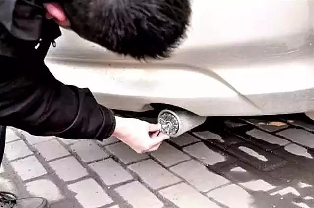 发动机排气管堵塞造成发动机爆炸,发动机排气筒被堵