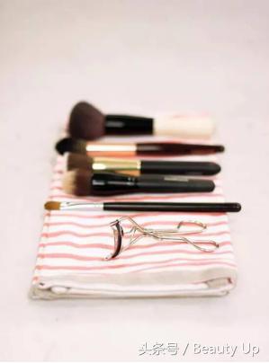 粉扑一直不清洗会脏,粉扑脏了一直不洗