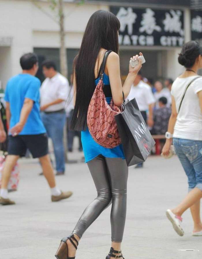 这样的*袜丝**也敢穿上街真的不知道*袜丝**的暗示含义吗