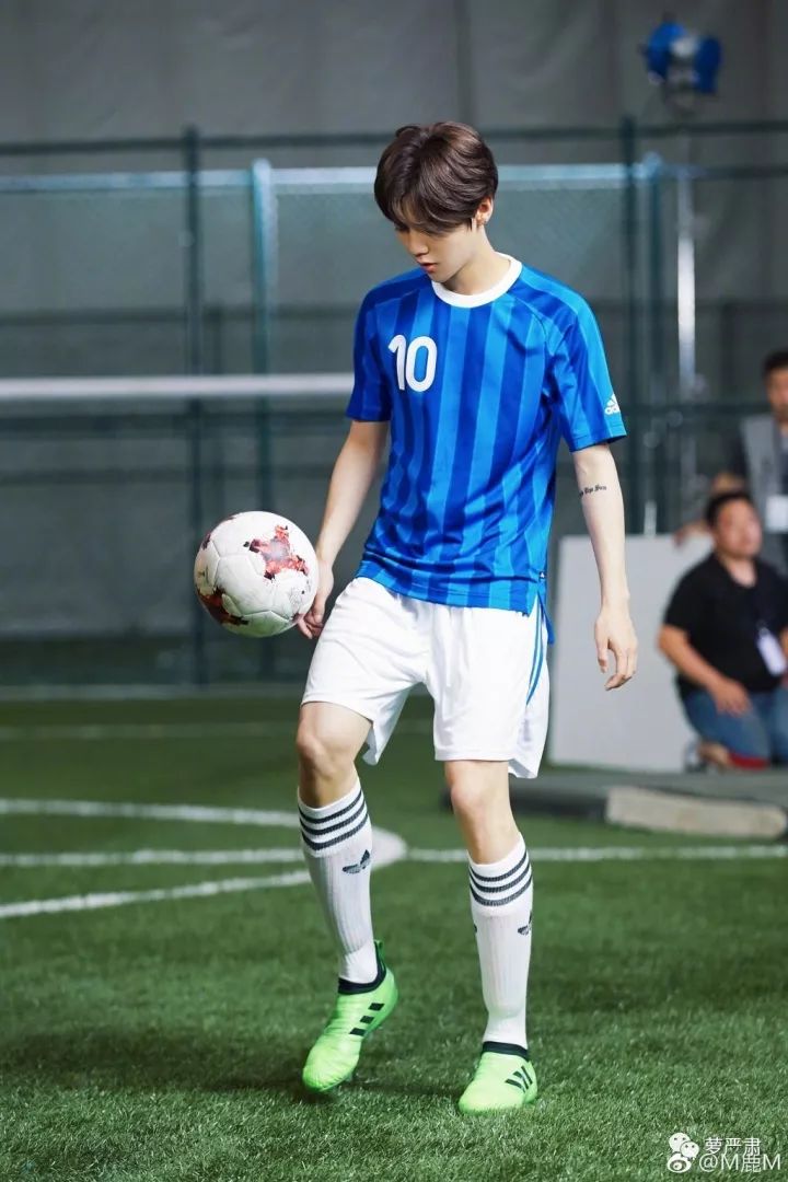 鹿晗和关晓彤官宣恋情了吗,现在鹿晗和关晓彤还是情侣关系吗