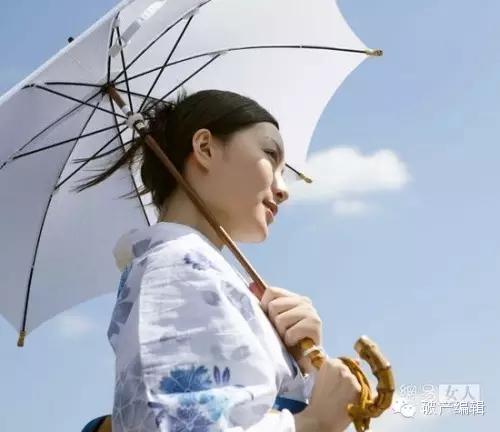 天正蓝*光春**正好，像日本妹子那样打一把小小日伞美美上街