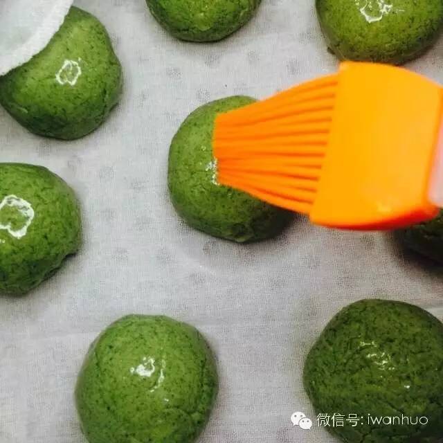 如何制作咸蛋黄肉松青团,咸蛋黄肉松酥教程