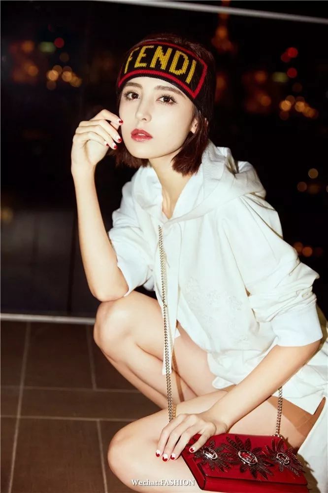 秋款卫衣女装搭配,早秋女装潮牌卫衣搭配什么裤子