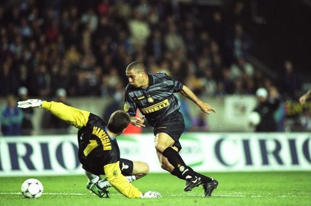 足坛简讯9月,足坛经典解说