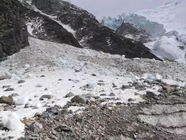 攀登贡嘎雪山死亡率,贡嘎雪山主峰有人登顶过吗