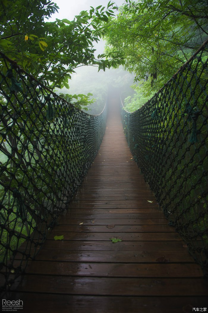 宝马X6,不谈性能如何!自驾遇上大雨还被拍成大片,颜值绝对够!