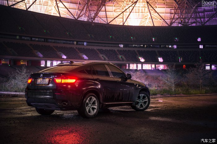 宝马X6，不谈性能如何！自驾遇上大雨还被拍成大片，颜值绝对够！