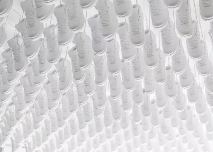 厉害了！这个把700双AJ挂起来当装饰的设计才叫牛！