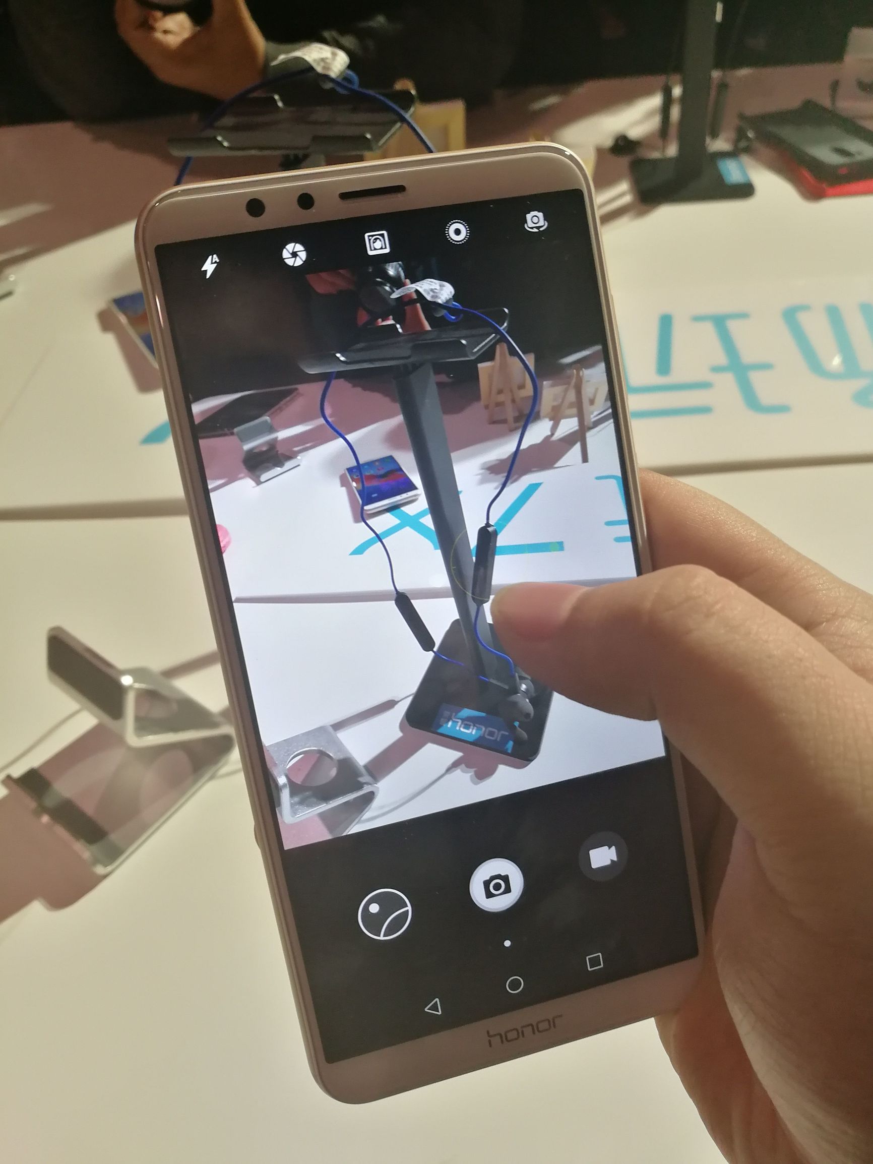 荣耀畅玩7x手机的黑科技,荣耀畅玩7x支持全面屏手势吗