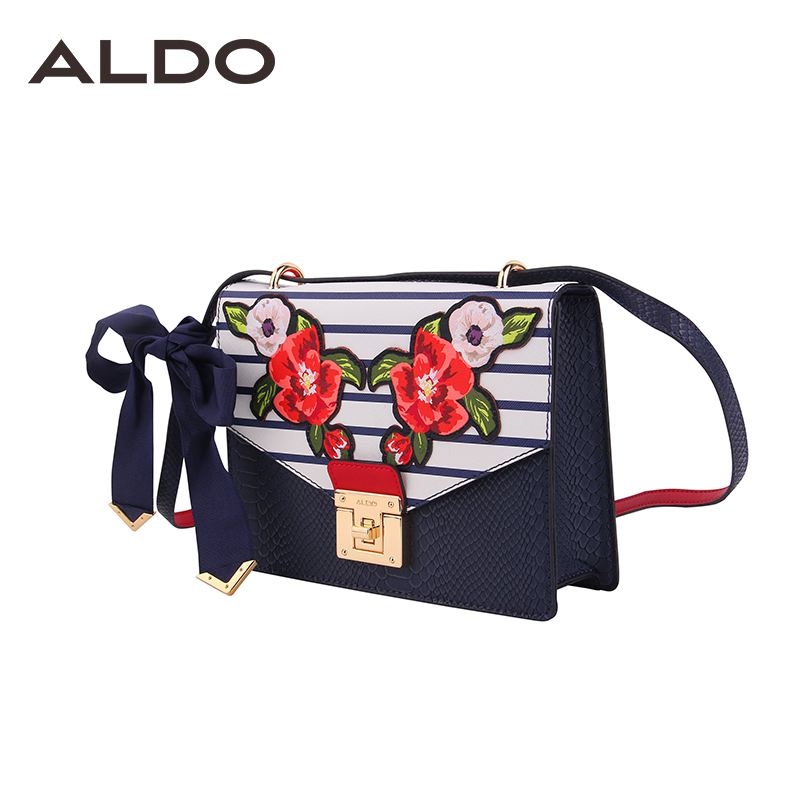 初入职场买什么品牌包,初入职场的新人如何选择包包