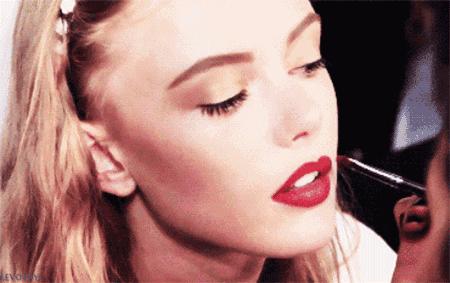 最经典好看的正红色口红款式,十款最好用的口红色号图