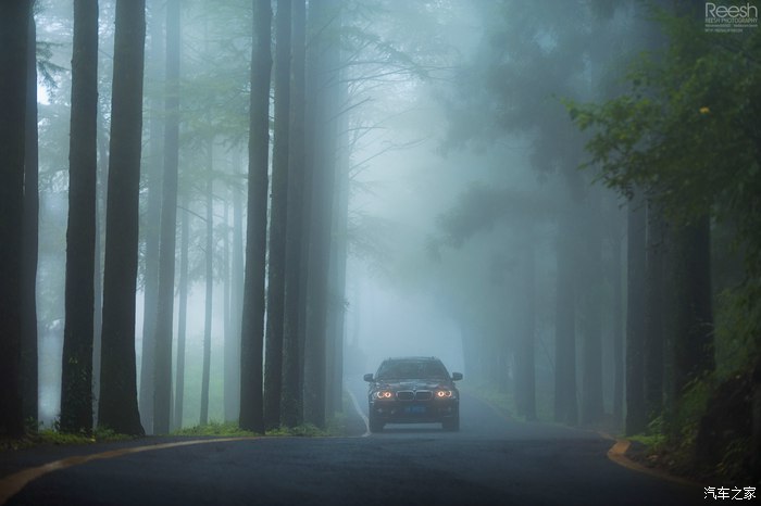 宝马X6,不谈性能如何!自驾遇上大雨还被拍成大片,颜值绝对够!
