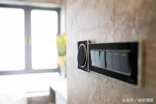 她家竟然有两个衣帽间、两个厨房！