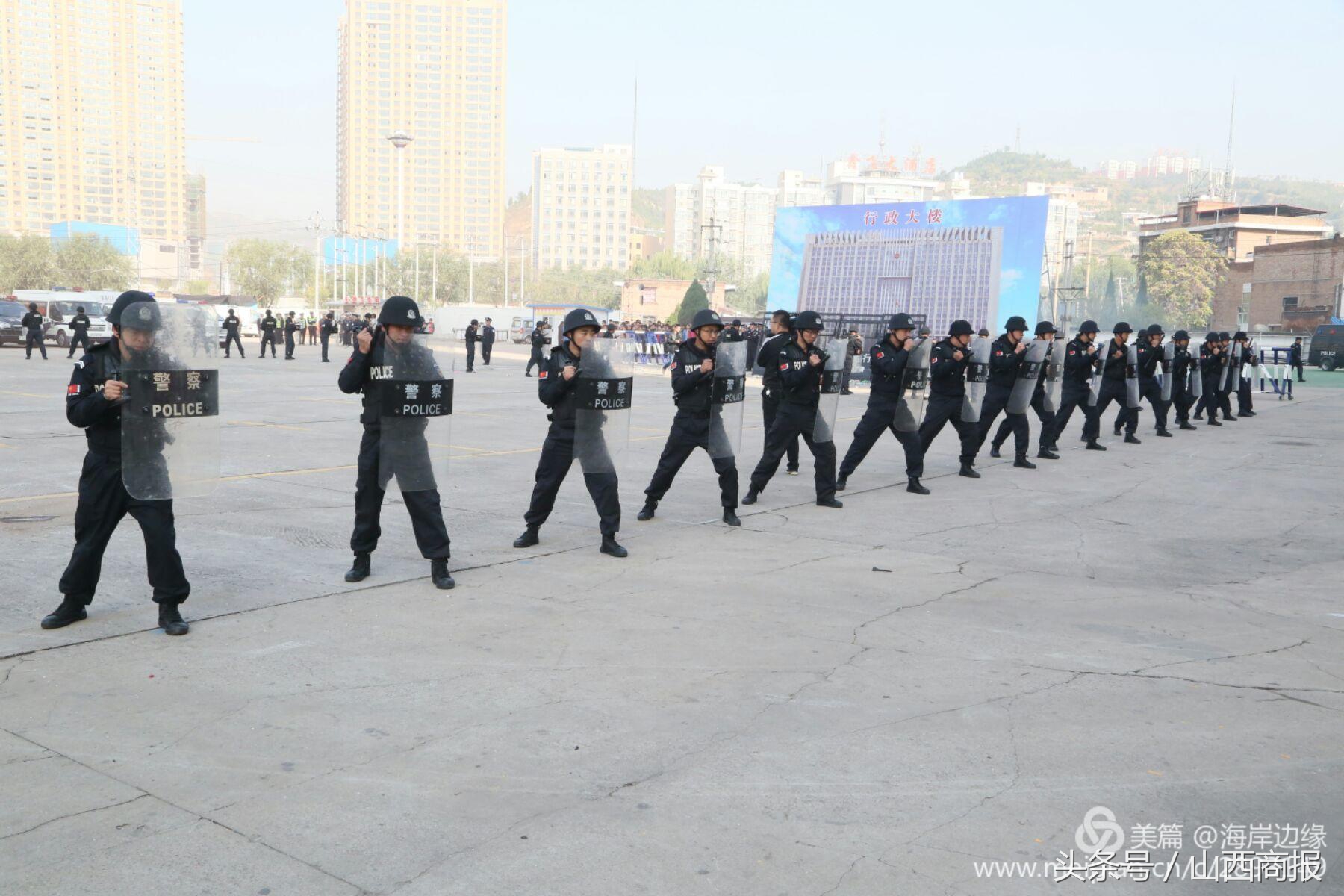 县公安局扎实开展警务实战大练兵,公安十九大忠诚保平安实战演练