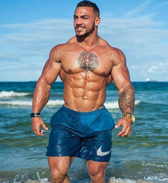 练胸肌的几个哑铃动作,哑铃练下胸肌最基本动作