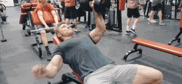 练胸肌哑铃只能卧推吗,练胸肌需不需要大重量