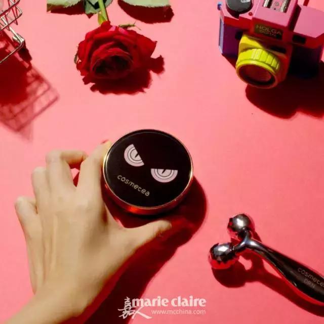 就用30块钱狂收当季爆款彩妆，“带货”女王们的梳妆台超魔性！