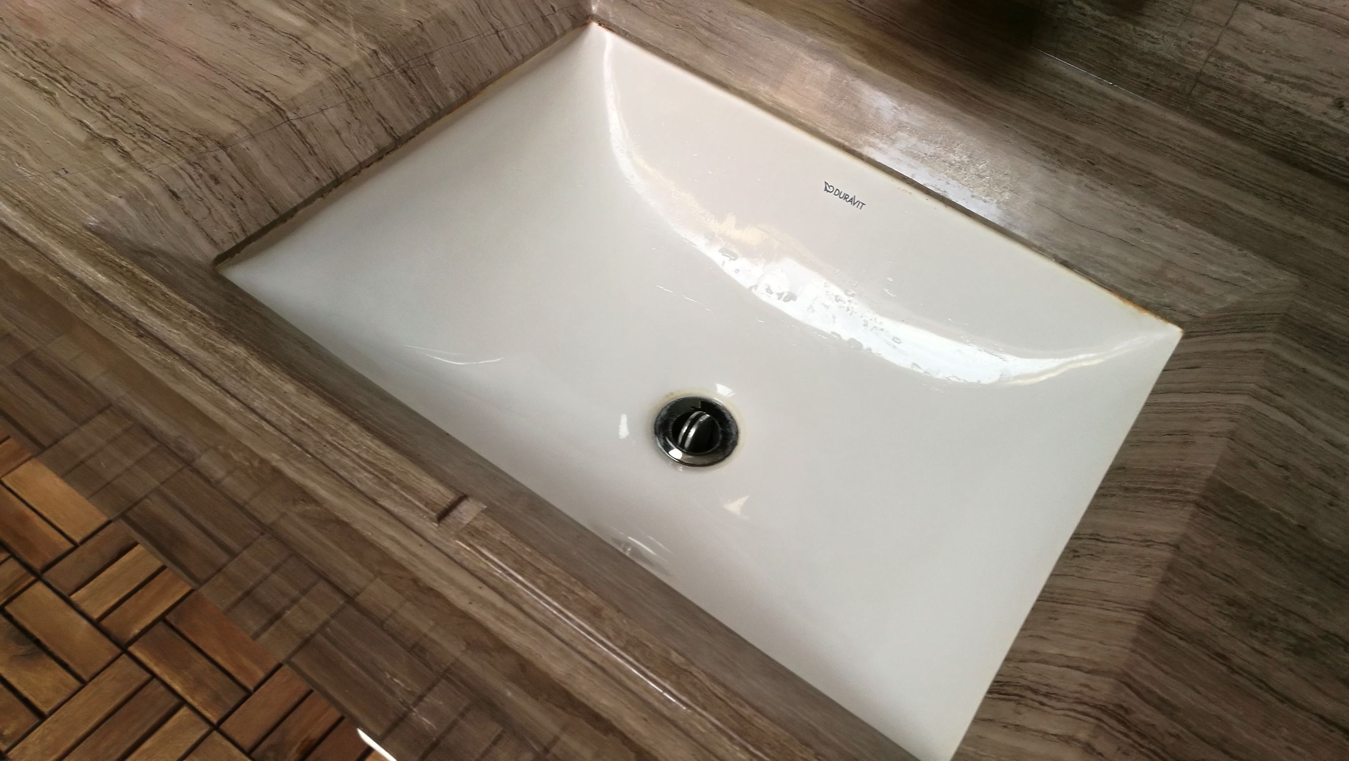 厨房洗手台台面积水怎么解决,洗手池台面积水小妙招