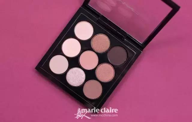 就用30块钱狂收当季爆款彩妆，“带货”女王们的梳妆台超魔性！