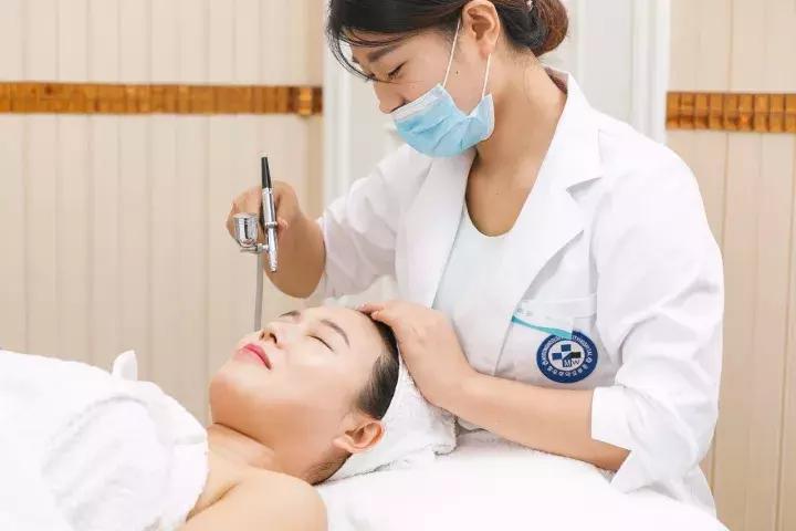 童话般Tiffany蓝！全球第1家抗衰门店落户天津！终于被我找到了！