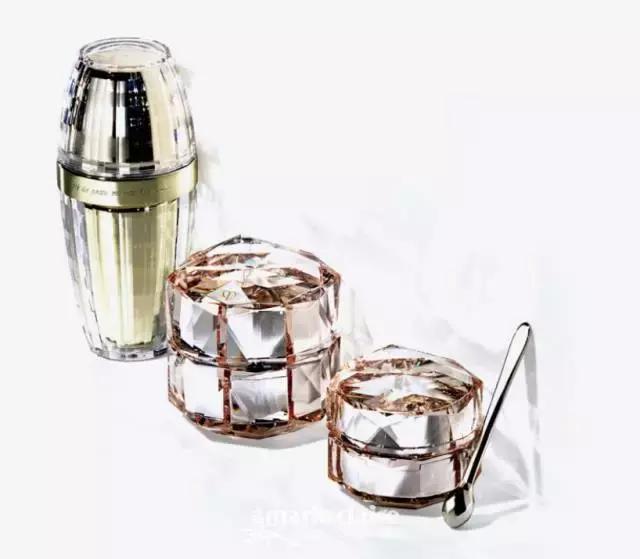 就用30块钱狂收当季爆款彩妆，“带货”女王们的梳妆台超魔性！