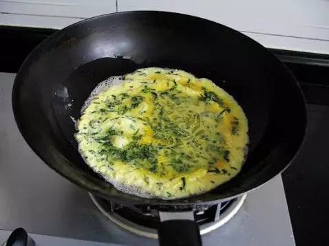 用艾草和姜煮水洗头,艾草浮萍煮水洗头发