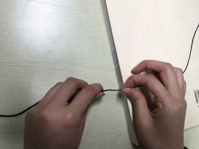 手串断了怎么换绳子,手串珠在手上绳子断了