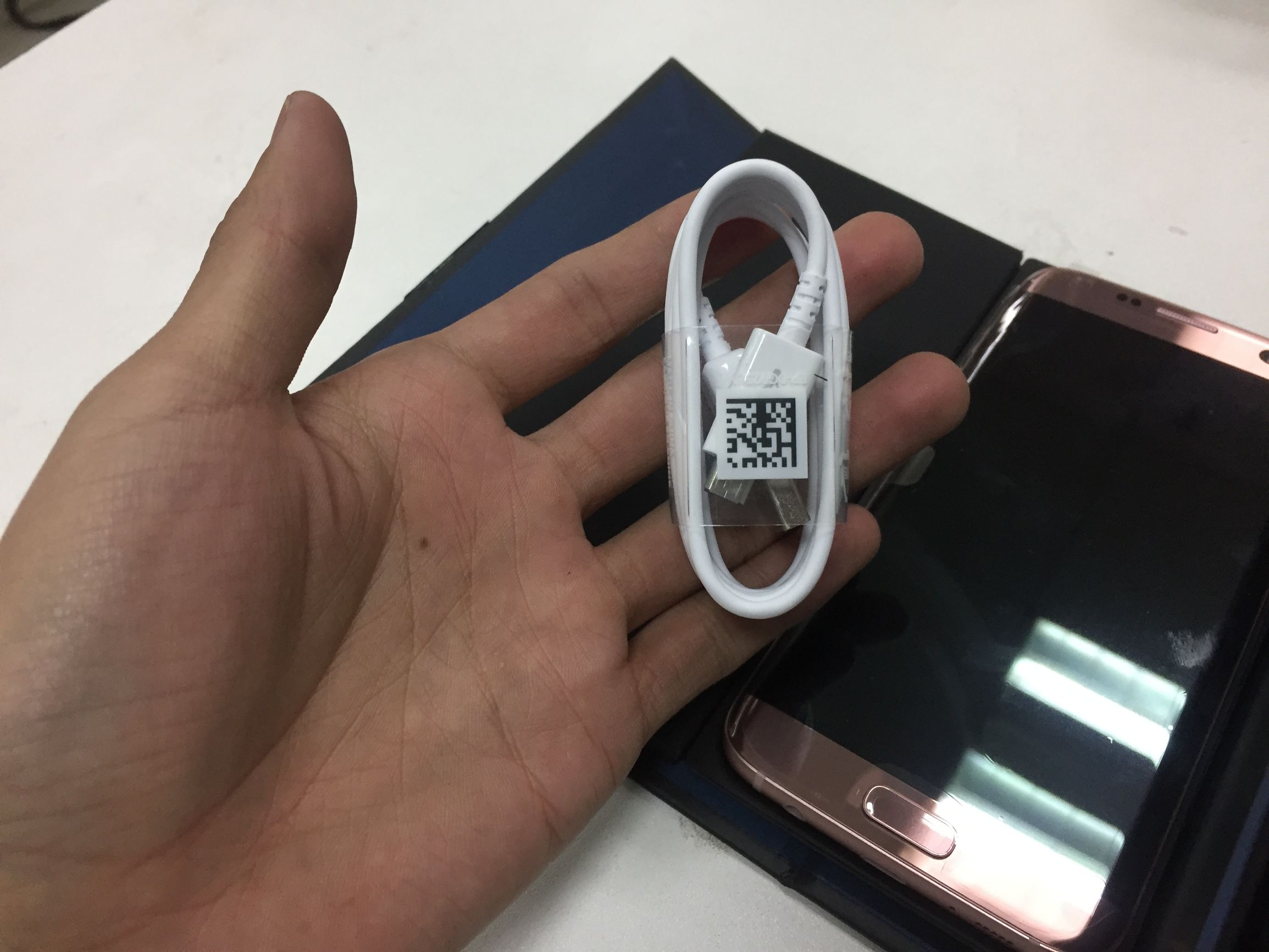 三星s7edge荧光粉,二手三星s7edge值得购买吗