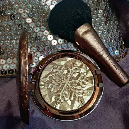 我在故宫修文物的主题海报的寓意,我在故宫修文物海报用的什么字体