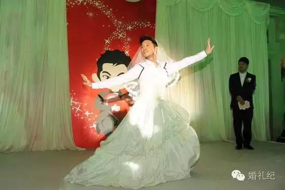 新郎变身奥特曼,婚礼上新郎扮奥特曼