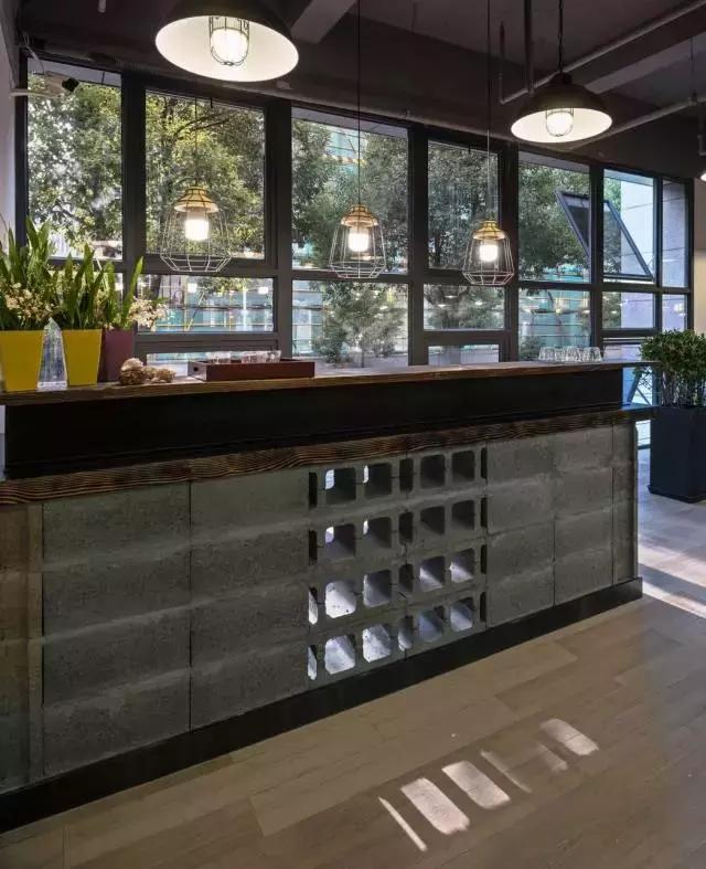 搭建二层公寓loft隔层,极简办公室loft设计方案