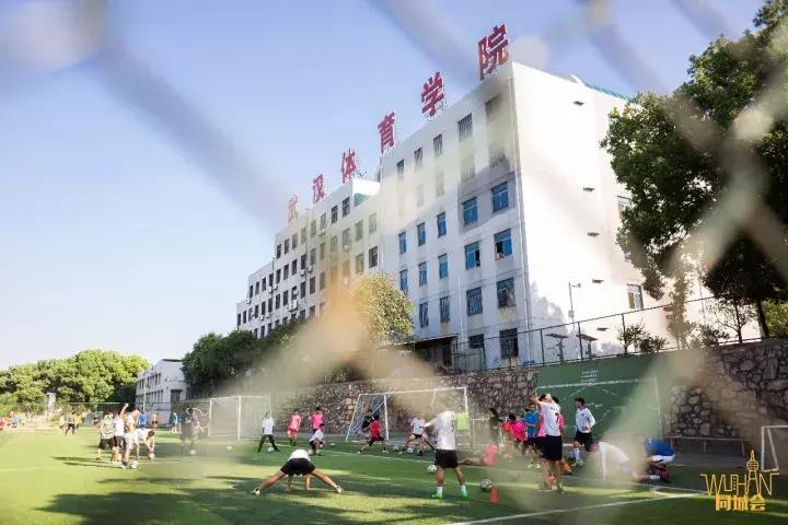 全武汉荷尔蒙最旺盛的高校，打架有专业套路，小偷来了别想走！