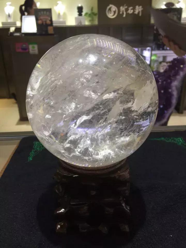 水晶球摆哪个位置最好,摆球是摆在点上吗