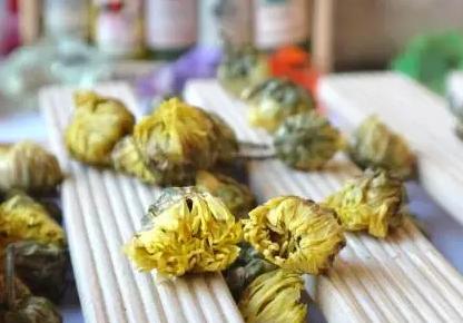 什么样的枸杞不能喝,枸杞泡水不能乱喝有6点需注意