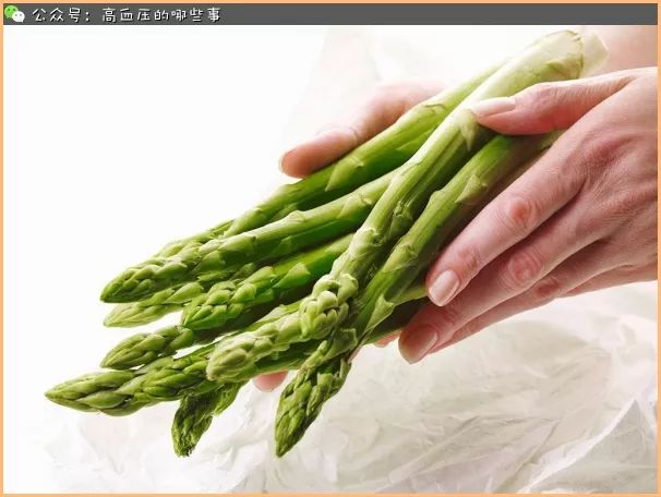 芦笋泡水喝有降血压的功效吗,芦笋搭这三菜吃降血压清洁血管