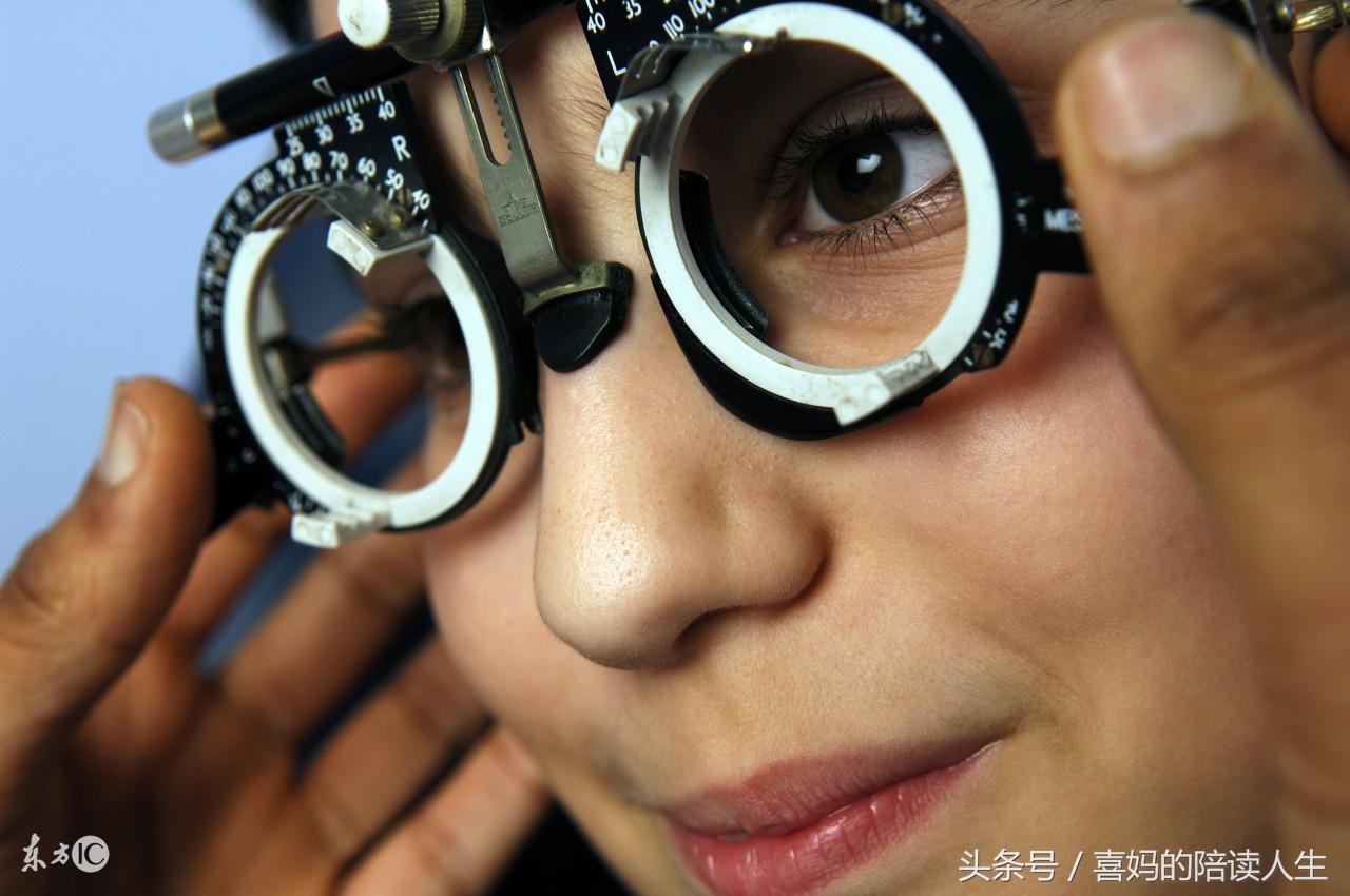 对不起,孩子,一年级就戴上了近视镜,妈妈没有保护好你