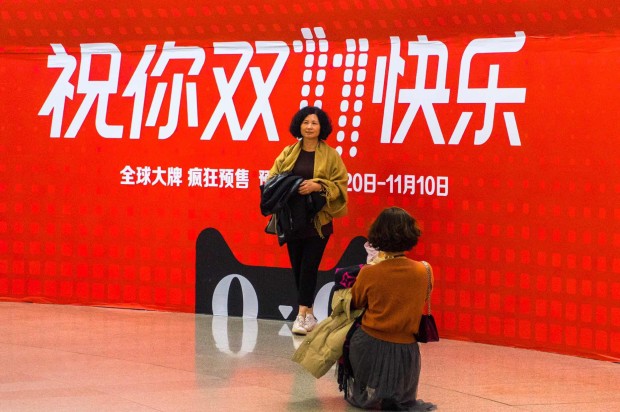 一夜醒来！53万的花瓶、10万的餐具，统统被抢光了！