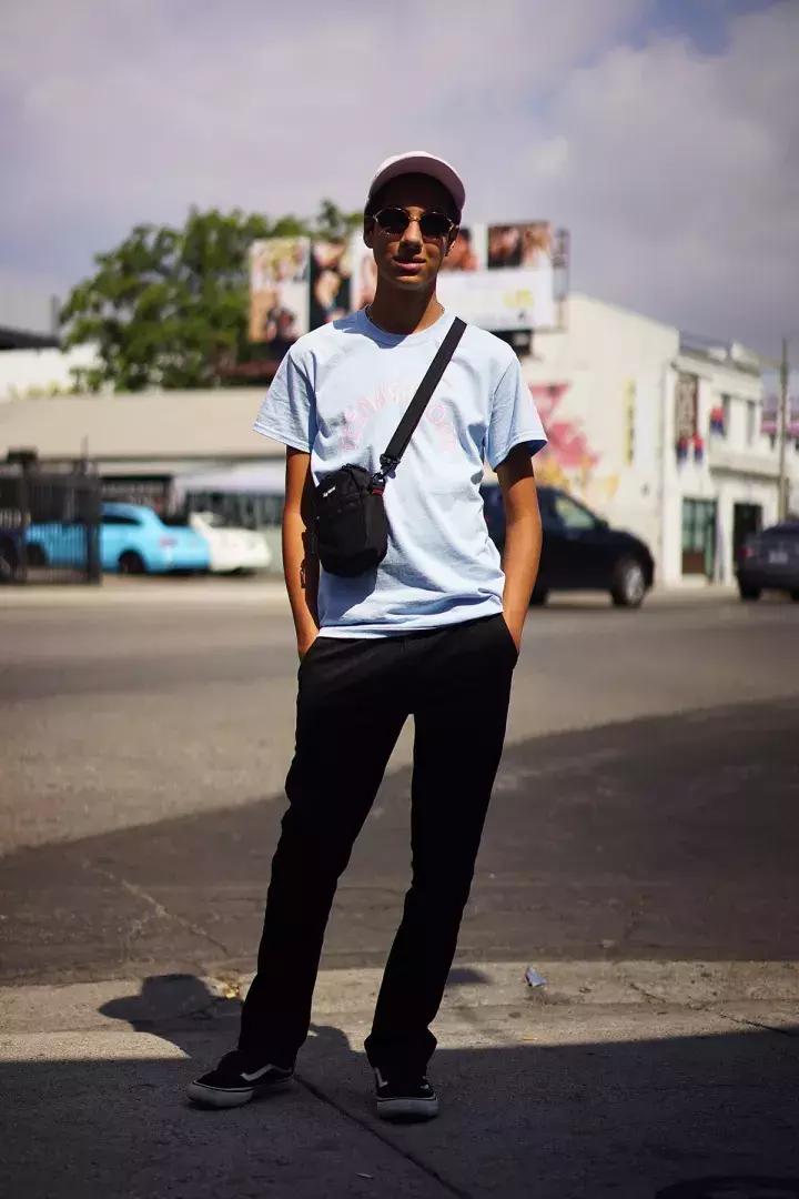 可能你手上的Supreme正是来自美国10几岁排队*党**！